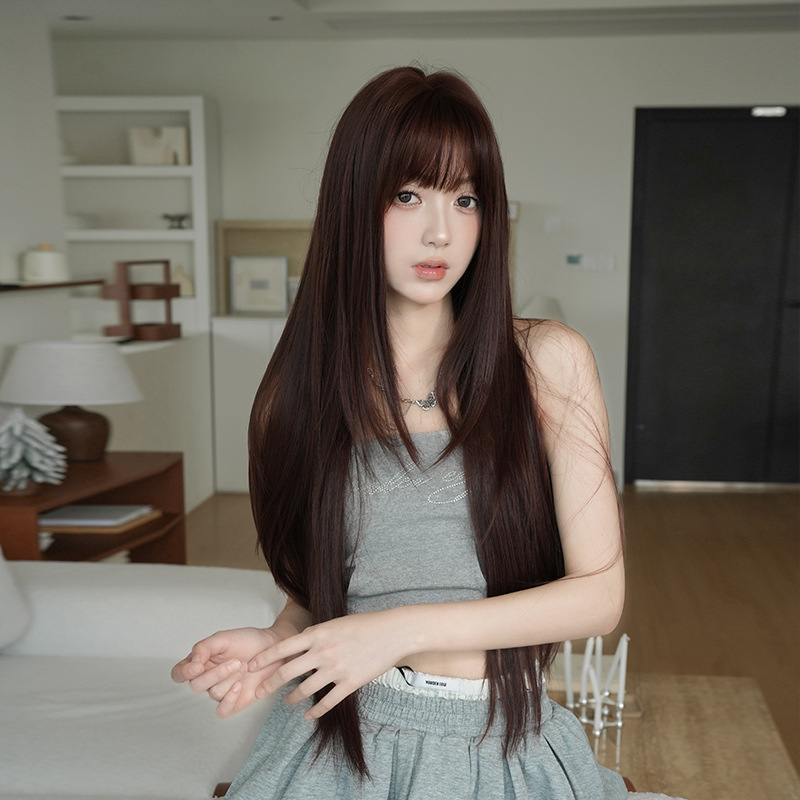 Duga ravna perika od vlakna otpornih na toplinu, udobna i prozračna, pramenovi na čelu (bangs) ravni ili nagnuti, model C-0472, Queen of Seventh Street, zvjezdani modni stil