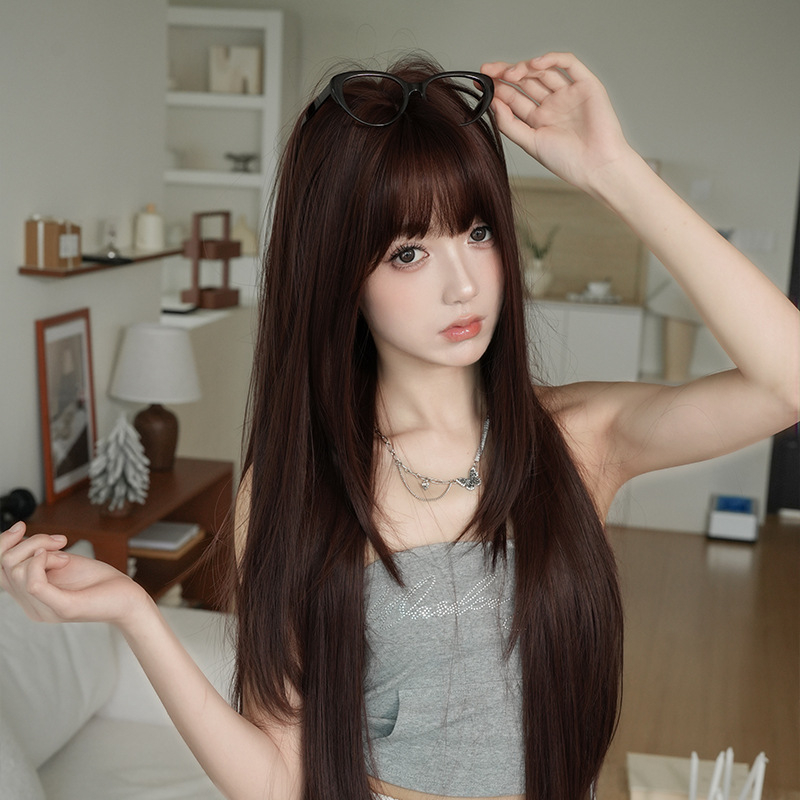 Duga ravna perika od vlakna otpornih na toplinu, udobna i prozračna, pramenovi na čelu (bangs) ravni ili nagnuti, model C-0472, Queen of Seventh Street, zvjezdani modni stil