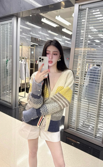 Cardigan s makaron prugom, od viskoznog vlakna, debeli pleteni, V-izrez, dugi rukavi