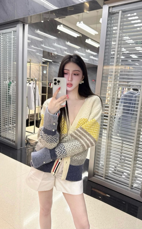 Cardigan s makaron prugom, od viskoznog vlakna, debeli pleteni, V-izrez, dugi rukavi