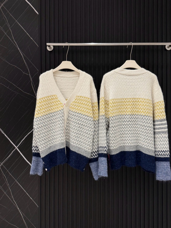 Cardigan s makaron prugom, od viskoznog vlakna, debeli pleteni, V-izrez, dugi rukavi