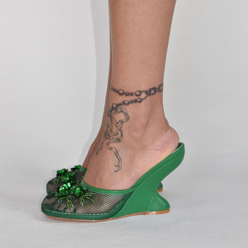 Ženske sandale s mrežastim prednjim dijelom, visok klin, šivane perle, EVA gornji dio, okrugli vrh, PU podstava, gumena potplat, proljeće 2025