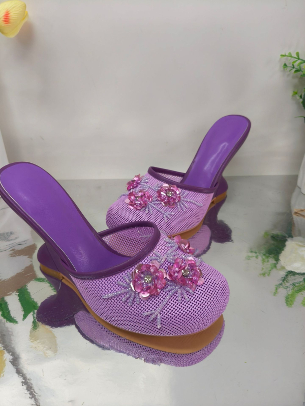 Ženske sandale s mrežastim prednjim dijelom, visok klin, šivane perle, EVA gornji dio, okrugli vrh, PU podstava, gumena potplat, proljeće 2025