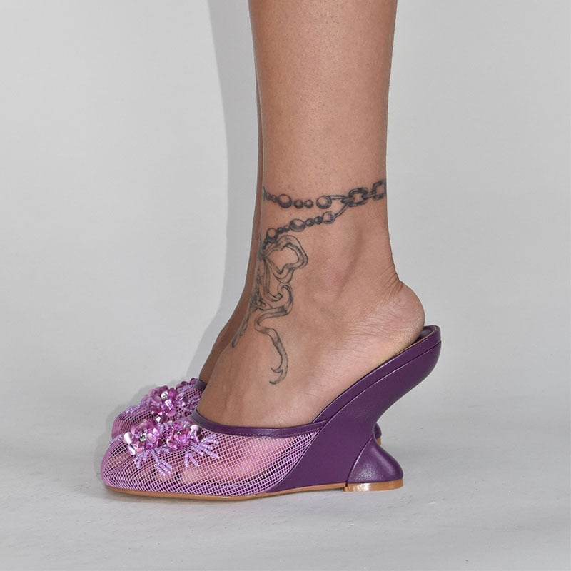 Ženske sandale s mrežastim prednjim dijelom, visok klin, šivane perle, EVA gornji dio, okrugli vrh, PU podstava, gumena potplat, proljeće 2025