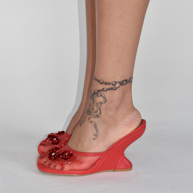 Ženske sandale s mrežastim prednjim dijelom, visok klin, šivane perle, EVA gornji dio, okrugli vrh, PU podstava, gumena potplat, proljeće 2025