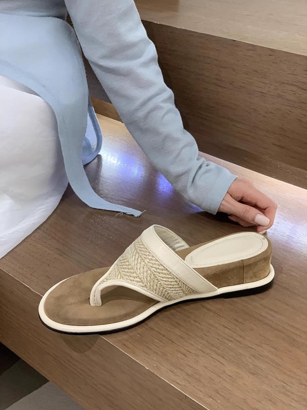 Női platformos szandálok, felsőrész: marhabőr (másodlagos réteg), kerek orr, gumitalp, retro stílus, belső: szuper rost