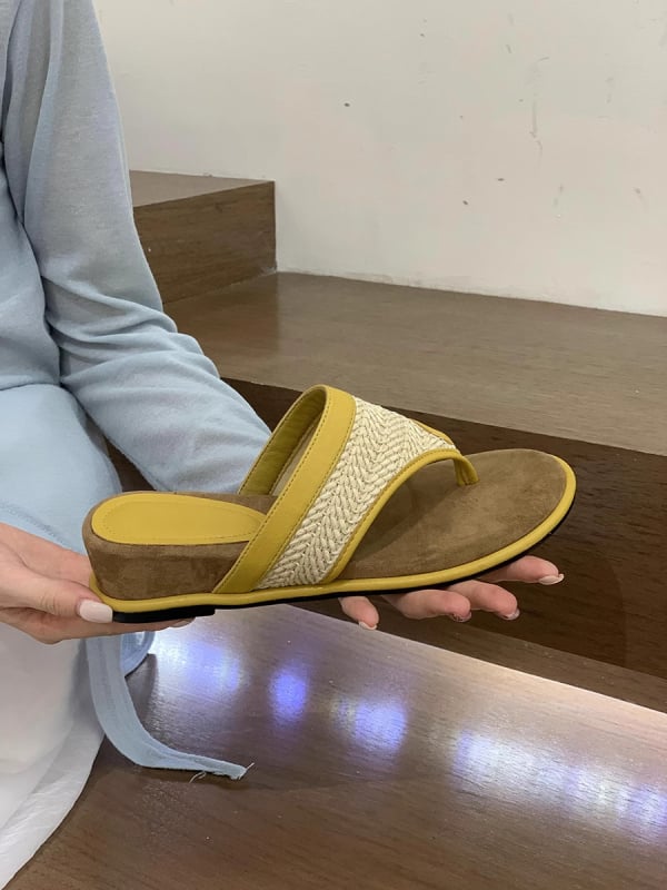 Női platformos szandálok, felsőrész: marhabőr (másodlagos réteg), kerek orr, gumitalp, retro stílus, belső: szuper rost