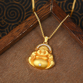 Colier din alamă placat cu aur, pandantiv cu Buddha Maitreya, pe lanț de tip Chopard, tehnică veche, lungime 41-50 cm