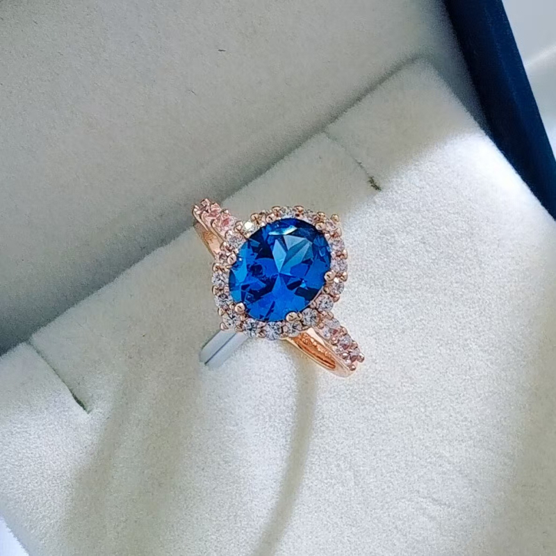 Σετ κοσμημάτων με κολιέ, δαχτυλίδι, σκουλαρίκια και κρεμαστό; χαλκός με επίχρυσώση ροζ χρυσό; αλυσίδα σε σχήμα Ο; συνθετικοί πολύτιμοι λίθοι; μοτίβο με κινούμενο ήρωα