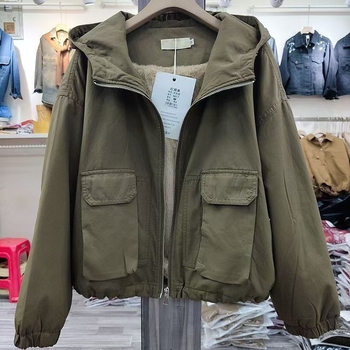 Geacă scurtă cu glugă pentru femei din PVC – maternitate, mărime mică, mâneci 3/4, iarnă 2025