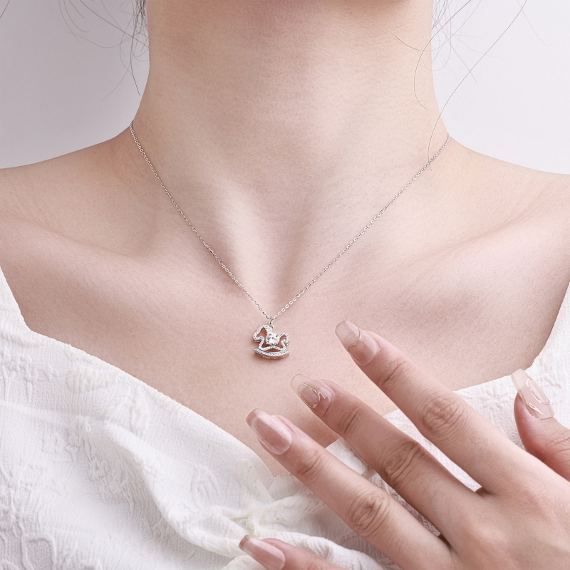 Colier Anul Calului 2026, Argint 925, Moissanit micro-incrustat, pentru femei