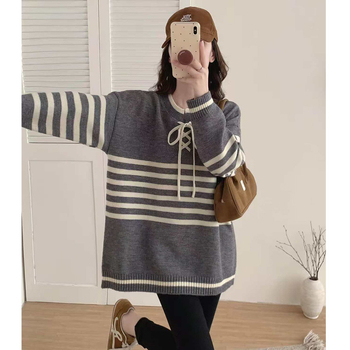 Pulover tricotat pentru gravide, cu glugă, model cu dungi color-block, croială lejeră, acrilic cu poliester 30–50%, iarnă 2025.