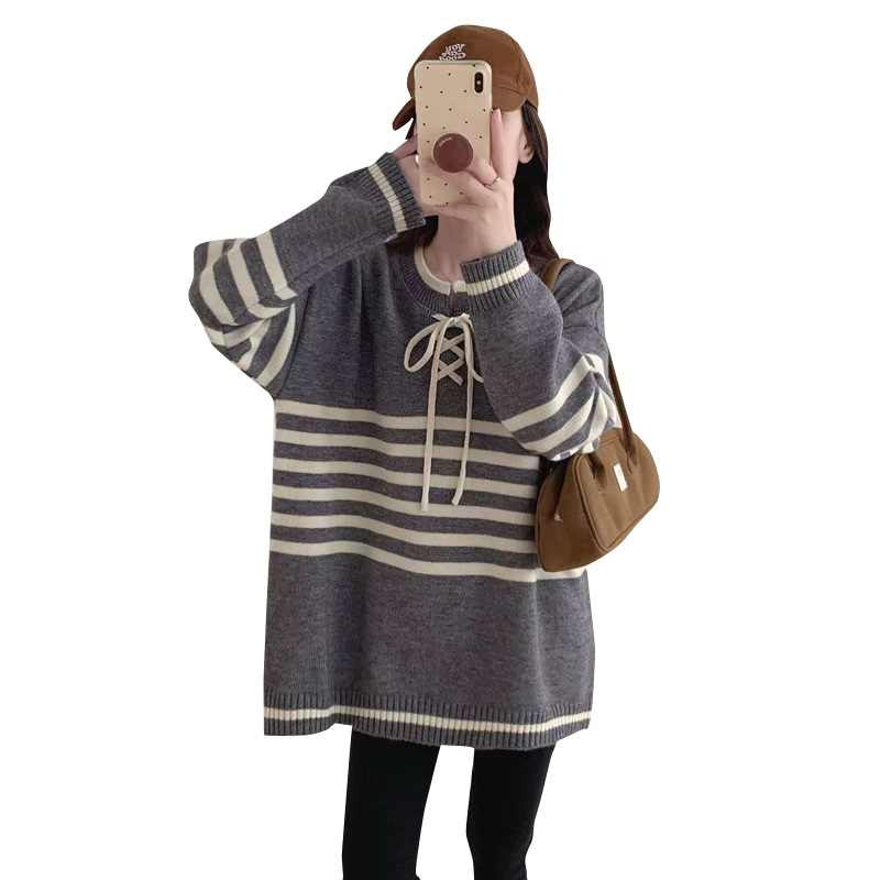 Pulover tricotat pentru gravide, cu glugă, model cu dungi color-block, croială lejeră, acrilic cu poliester 30–50%, iarnă 2025.
