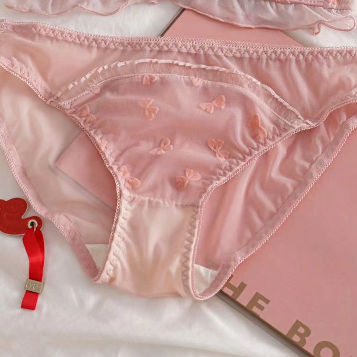 Дамски сутиен с 3/4 чашка и дантела, Push-Up, найлон, формовани чашки с тънък горен и по-дебел долен край, регулируеми презрамки