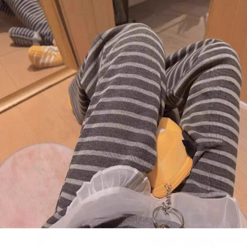 Kismama csíkos, széles szabású nadrág, pamut-elasztán keverék, laza fazon, melegen tart, 2025 (Csíkos, Széles szabás, Pamut-elasztán keverék, Laza fazon, Melegen tart, 2025)