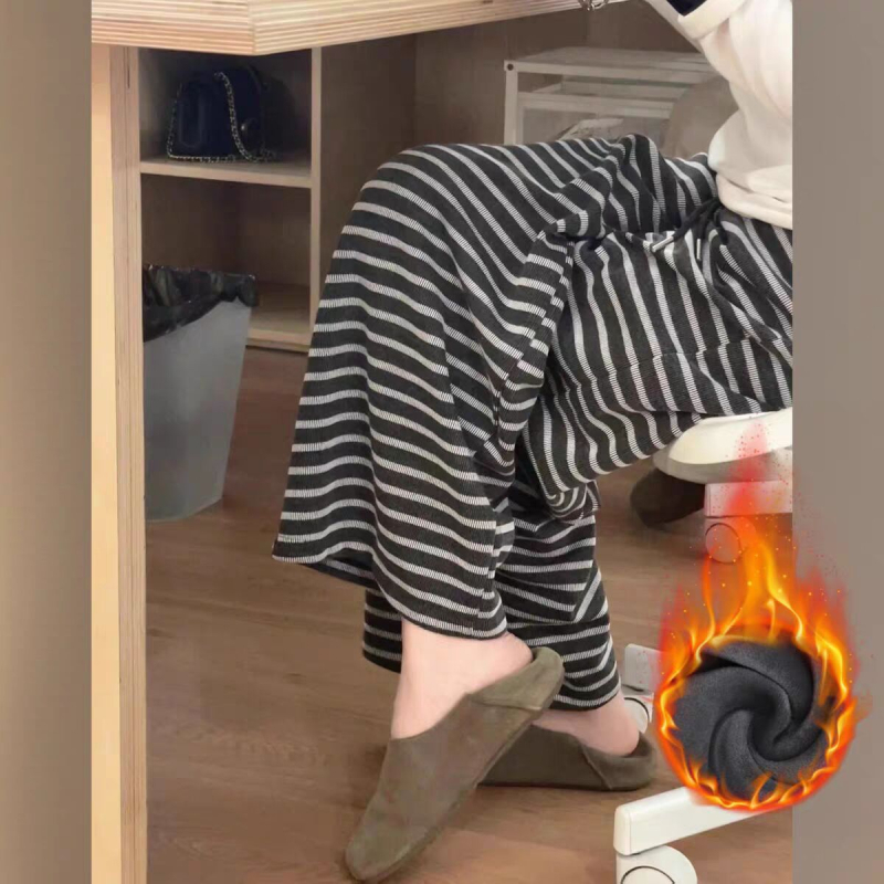 Kismama csíkos, széles szabású nadrág, pamut-elasztán keverék, laza fazon, melegen tart, 2025 (Csíkos, Széles szabás, Pamut-elasztán keverék, Laza fazon, Melegen tart, 2025)