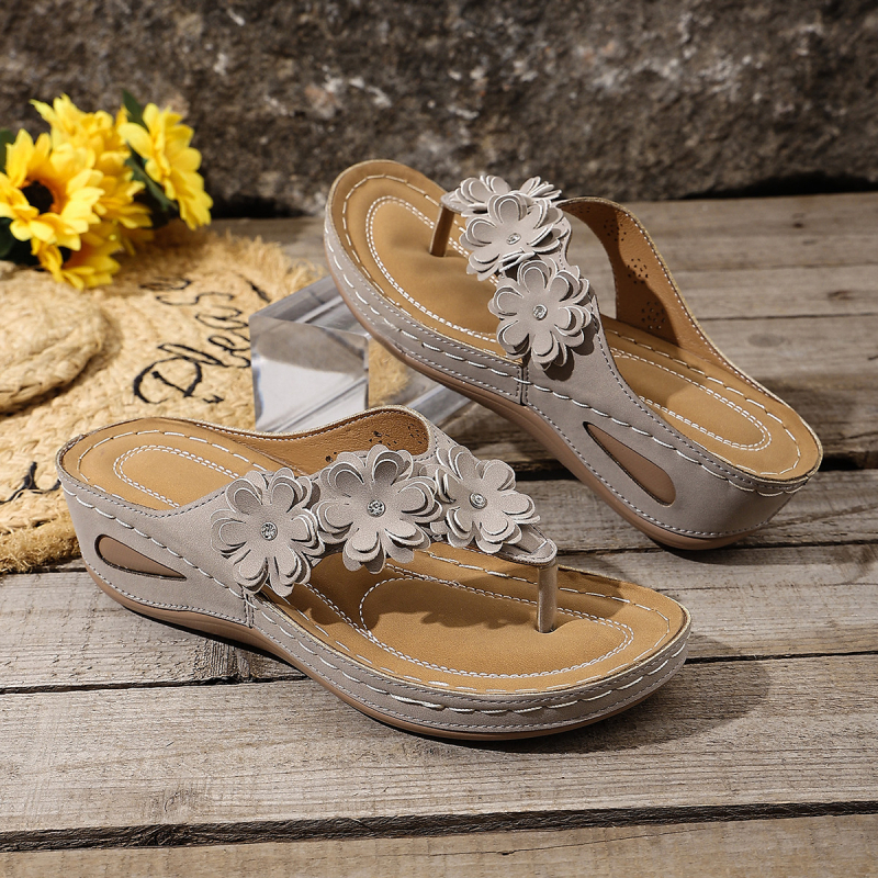 Tip proizvoda: Flip-flop; gornji PU; potplat od gume; klinasti potpetica 3-5 cm; debeli potplat; europski i američki stil