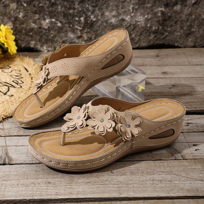 Tip proizvoda: Flip-flop; gornji PU; potplat od gume; klinasti potpetica 3-5 cm; debeli potplat; europski i američki stil