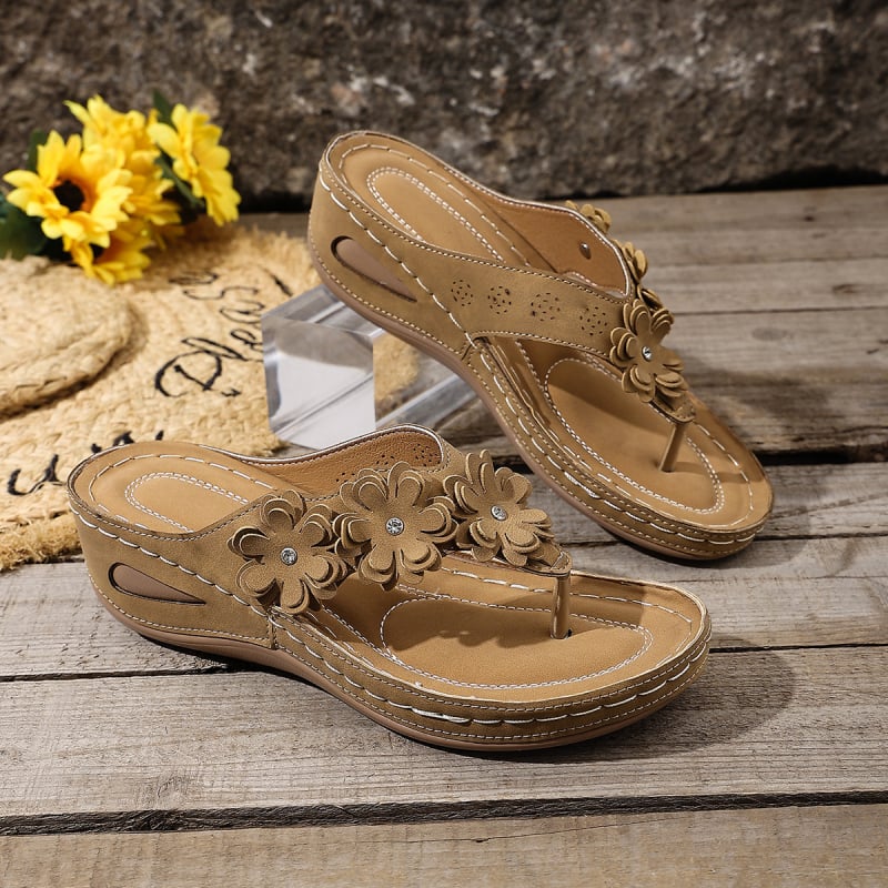 Tip proizvoda: Flip-flop; gornji PU; potplat od gume; klinasti potpetica 3-5 cm; debeli potplat; europski i američki stil