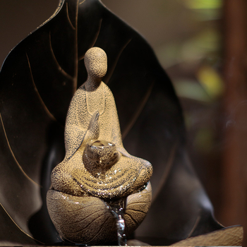 Új kínai stílusú gyanta asztali szökőkút szobor, festett felülettel, zen irodai és teaház dekorációhoz
