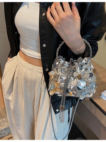 Női flitteres táska japán/koreai stílusban, 2023-as új trend, estélyi váll- vagy keresztpántos táska, vödrö alakú forma, poliészter bélés, belső zsebek telefon és ID