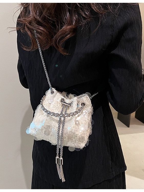 Női flitteres táska japán/koreai stílusban, 2023-as új trend, estélyi váll- vagy keresztpántos táska, vödrö alakú forma, poliészter bélés, belső zsebek telefon és ID