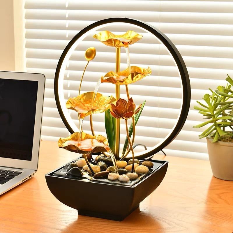 Asztali fém fontán – kézzel készített vízfolyásos dísz lótusz-tóval és holdfénnyel, modern minimalista stílus (Anyag: fém; Felület: festett; Gyártás: kézzel készített; Csomagolás: karton)