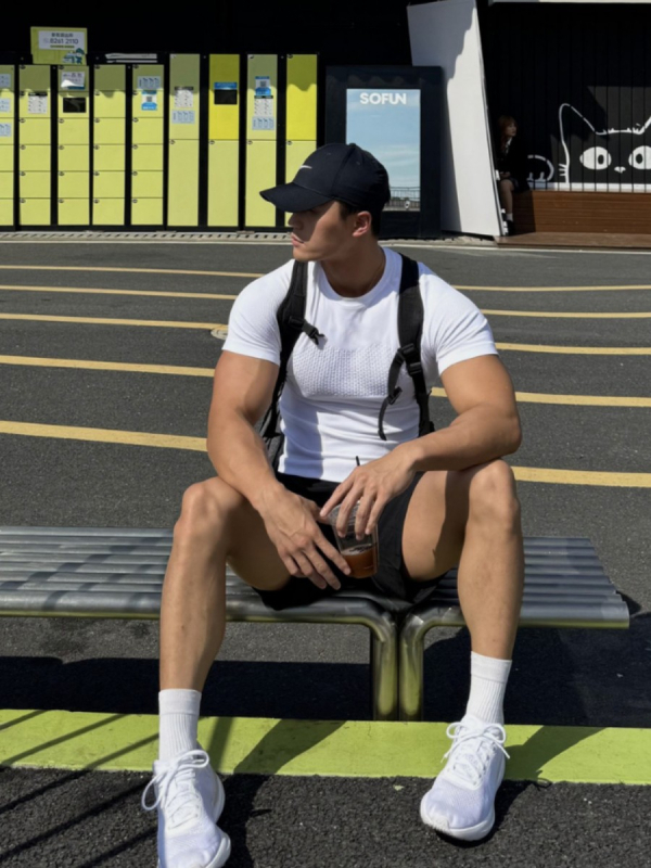 Férfi gyorsan száradó kompressziós edzőfelső futáshoz – rövid ujjú, egyszínű mintázat, 90% Spandex, bélés 90% Nylon, nyár