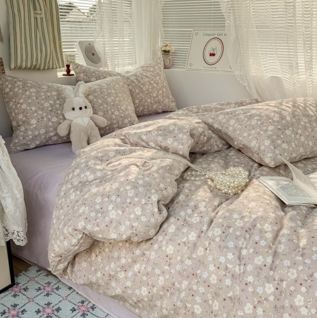 Négy darabos ágyneműkészlet 100% pamutból virágos mintával, minden évszakra, tömeg 2,5–3,0 kg, reaktív nyomtatás és digitális nyomtatás