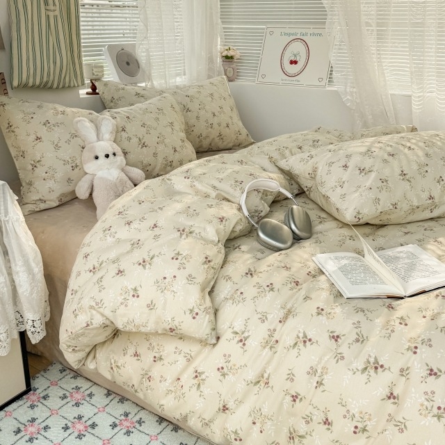 Négy darabos ágyneműkészlet 100% pamutból virágos mintával, minden évszakra, tömeg 2,5–3,0 kg, reaktív nyomtatás és digitális nyomtatás