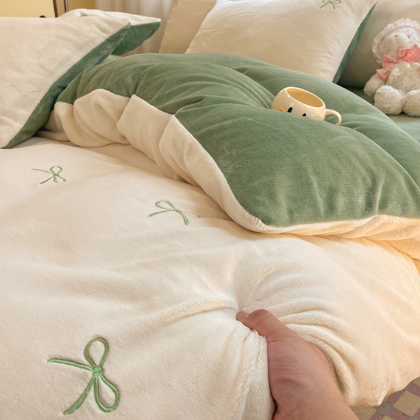 Poliészter bársony ágyneműkészlet, négy darabból álló, egyszínű mintázat, reaktív nyomtatás, hímzett és quiltelt, modern minimalist stílus, 1000–1500 g