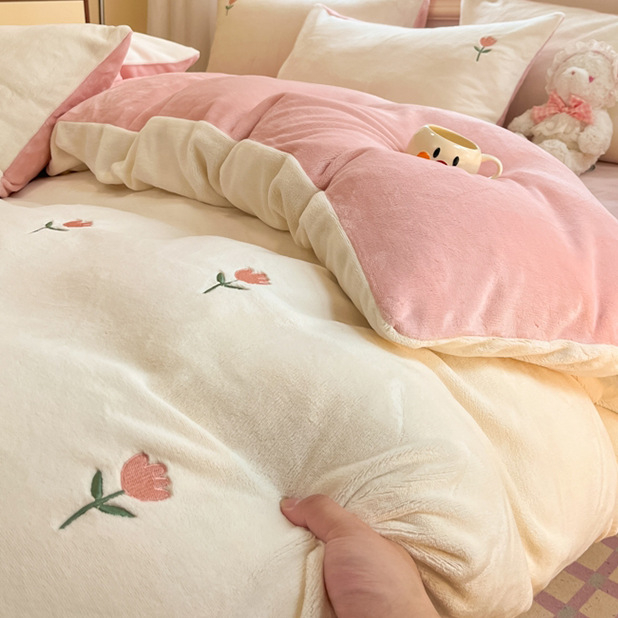 Poliészter bársony ágyneműkészlet, négy darabból álló, egyszínű mintázat, reaktív nyomtatás, hímzett és quiltelt, modern minimalist stílus, 1000–1500 g