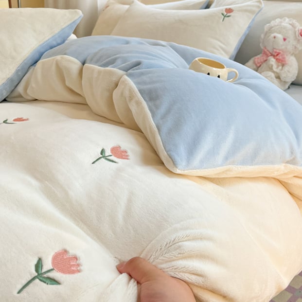 Poliészter bársony ágyneműkészlet, négy darabból álló, egyszínű mintázat, reaktív nyomtatás, hímzett és quiltelt, modern minimalist stílus, 1000–1500 g