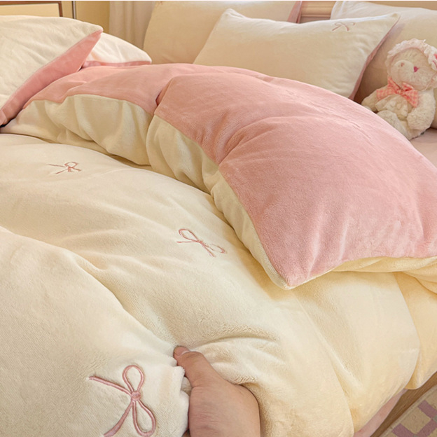 Poliészter bársony ágyneműkészlet, négy darabból álló, egyszínű mintázat, reaktív nyomtatás, hímzett és quiltelt, modern minimalist stílus, 1000–1500 g