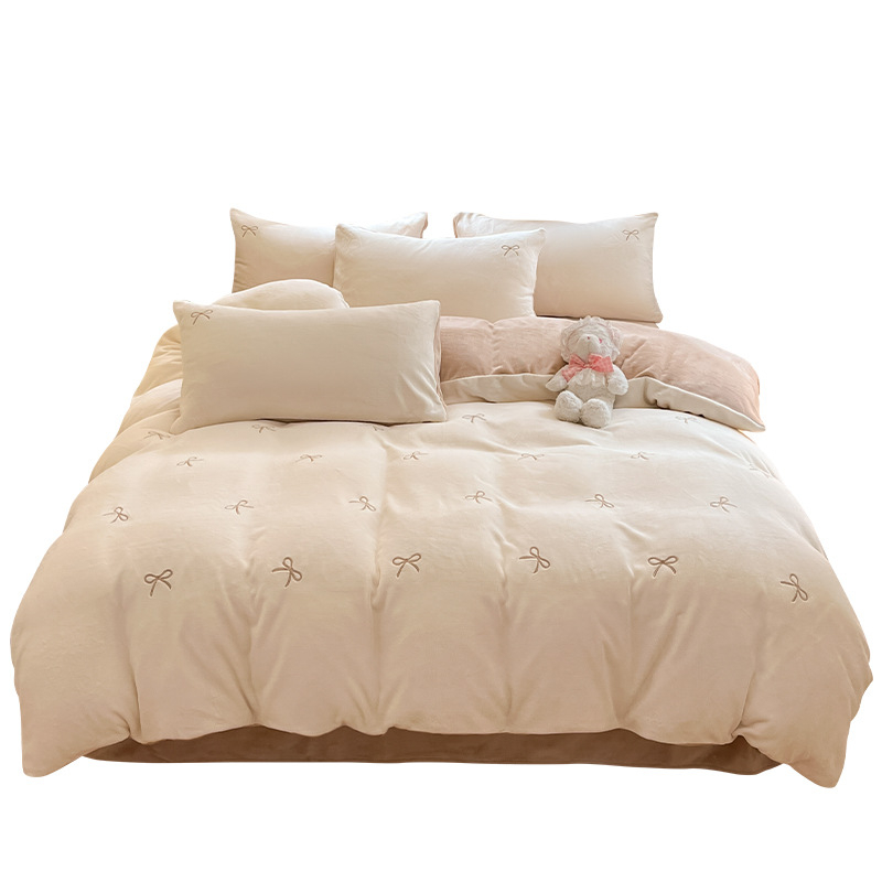 Poliészter bársony ágyneműkészlet, négy darabból álló, egyszínű mintázat, reaktív nyomtatás, hímzett és quiltelt, modern minimalist stílus, 1000–1500 g