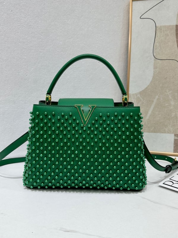 MKIV Gyöngyös váll-táska, bucket-stílusú PU bőr, fedél, cipzáras zseb, zseb a telefonhoz és ID-hoz