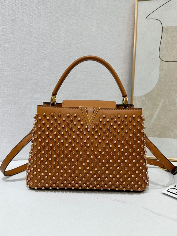 MKIV Gyöngyös váll-táska, bucket-stílusú PU bőr, fedél, cipzáras zseb, zseb a telefonhoz és ID-hoz