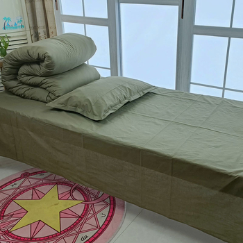 Háromrészes egyetemi hálóruha garnitúra egyágyas ágyhoz: paplanhuzat, párnahuzat és lepedő; csíkos minta; pamut; reaktív nyomtatás; sima szövés; modern stílus.