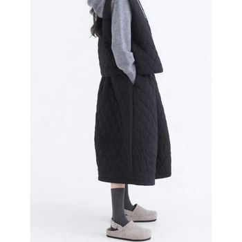 Szoknya, akril szálból készült, 2024 téli kiadás, street hipster stílus, aszimmetrikus szabás.