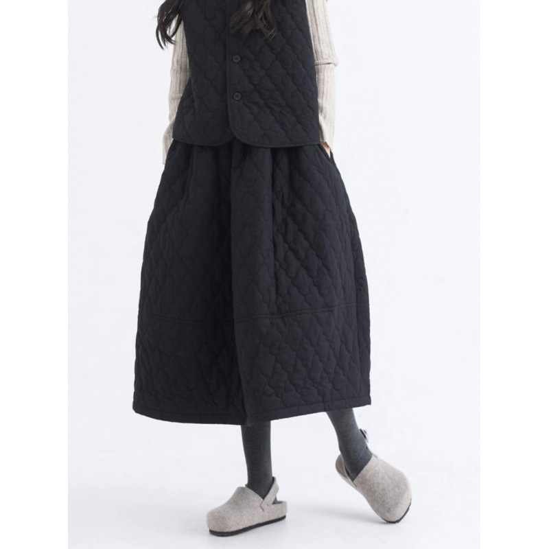 Szoknya, akril szálból készült, 2024 téli kiadás, street hipster stílus, aszimmetrikus szabás.