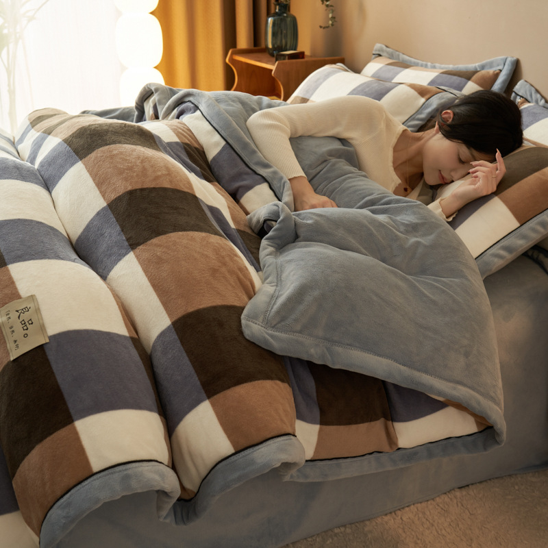 Tej velúr ágyneműkészlet, quiltált, csíkos, geometriai és négyszögletes mintákkal, téli négyrészes készlet