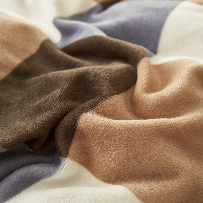 Tej velúr ágyneműkészlet, quiltált, csíkos, geometriai és négyszögletes mintákkal, téli négyrészes készlet