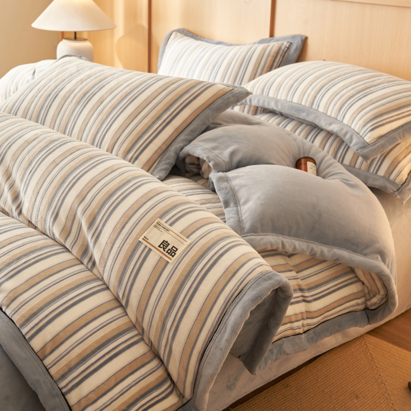 Tej velúr ágyneműkészlet, quiltált, csíkos, geometriai és négyszögletes mintákkal, téli négyrészes készlet