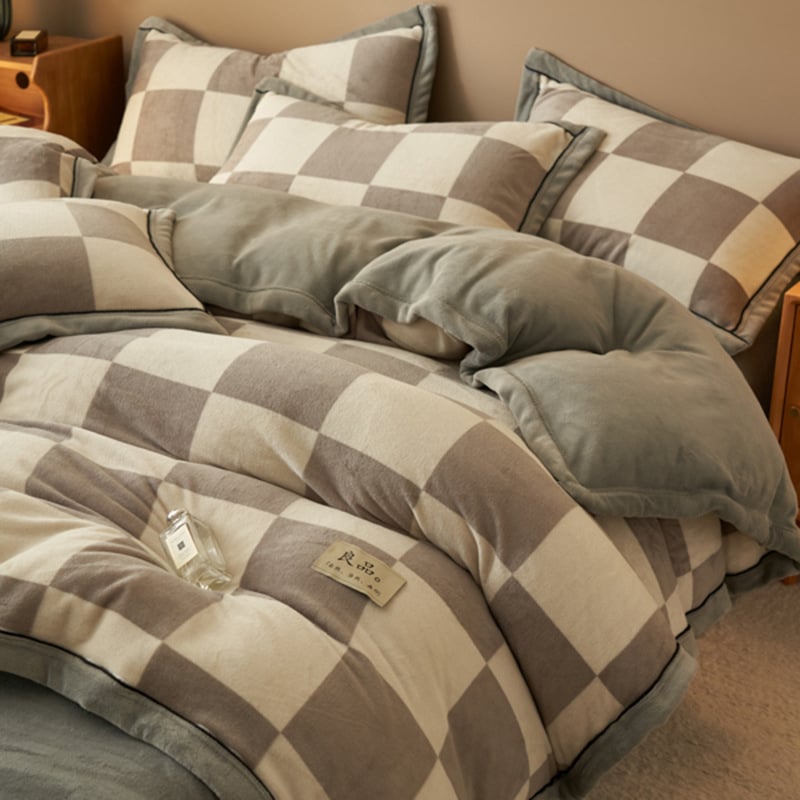 Tej velúr ágyneműkészlet, quiltált, csíkos, geometriai és négyszögletes mintákkal, téli négyrészes készlet