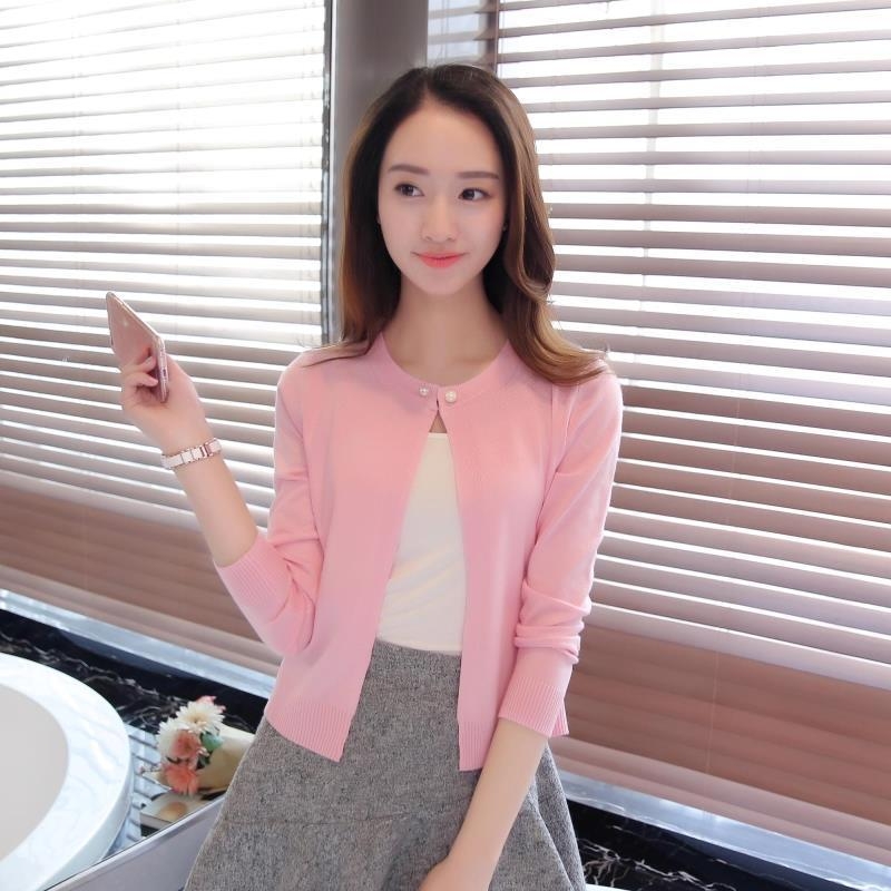 Keskeny szabású kötött kardigán gyöngy gombokkal, Mercerized pamut, pamut 50–70% tartalom, egy gombos záródás, kerek nyak