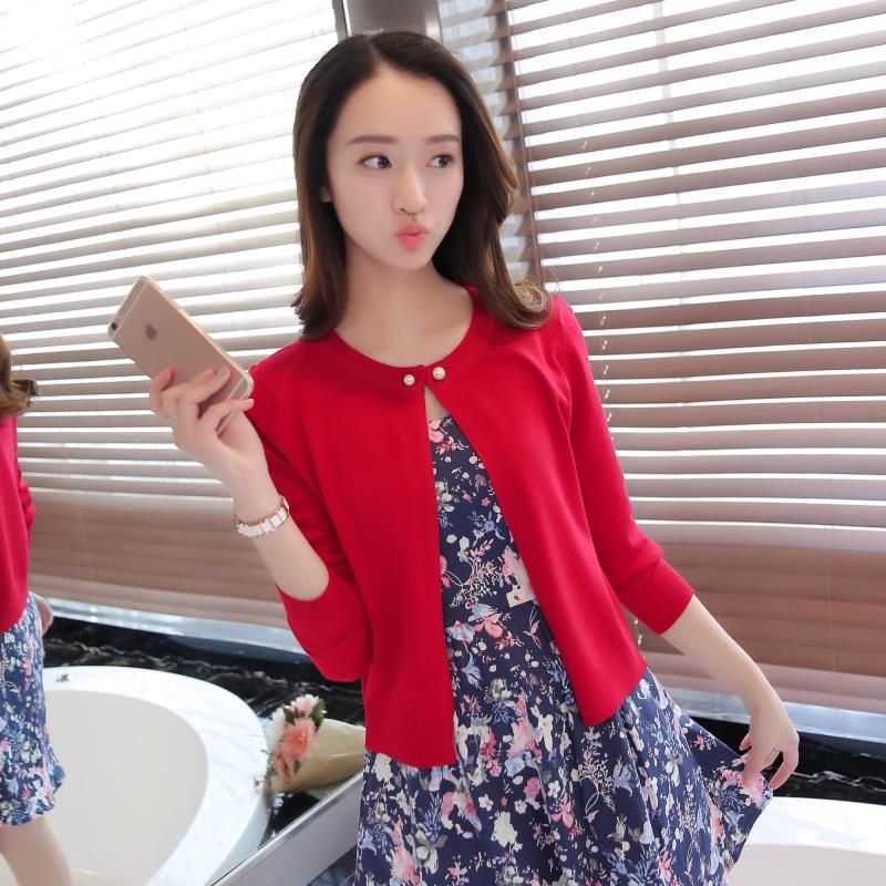 Keskeny szabású kötött kardigán gyöngy gombokkal, Mercerized pamut, pamut 50–70% tartalom, egy gombos záródás, kerek nyak