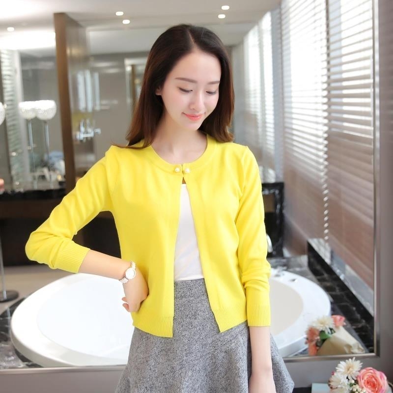 Keskeny szabású kötött kardigán gyöngy gombokkal, Mercerized pamut, pamut 50–70% tartalom, egy gombos záródás, kerek nyak