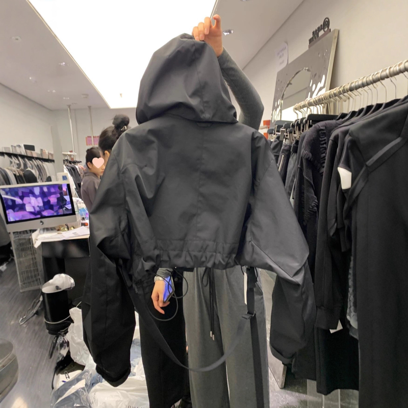 Ženska kratka jakna s kapuljačom od poliestera, dugi rukavi, zatvarač, elegantan gradski stil