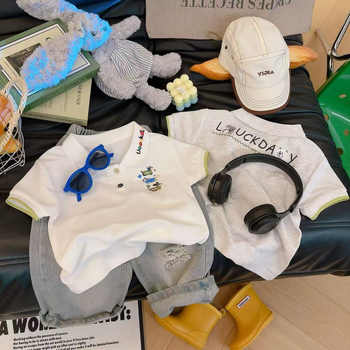 Díszített gyerekek polo felső, rövid ujjú, lazán szabott, pamutkeverék anyag, 2025 nyár