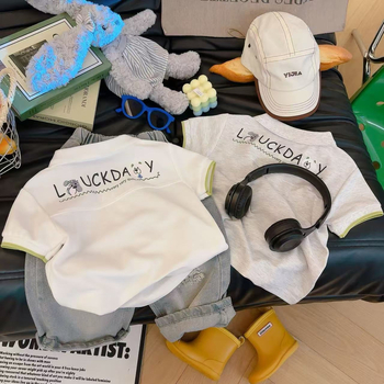 Díszített gyerekek polo felső, rövid ujjú, lazán szabott, pamutkeverék anyag, 2025 nyár